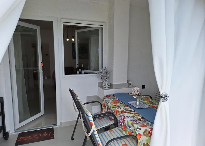 Romantic Apartment Sonja, Beachfront
