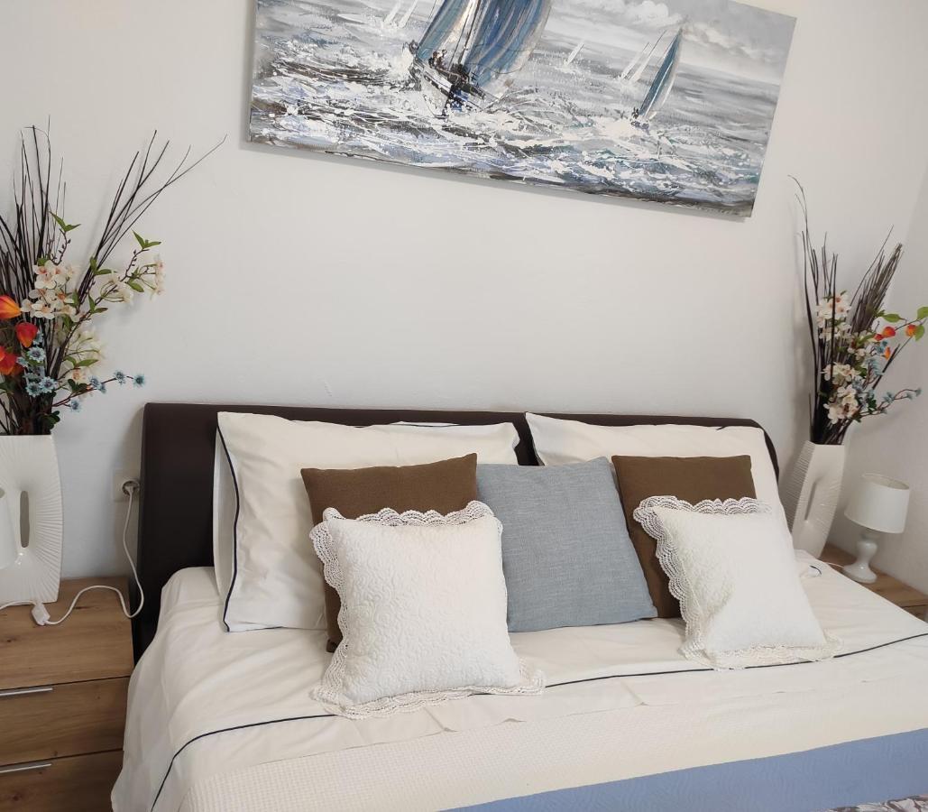 Appartement Romantic Sonja, Beachfront Cesarica