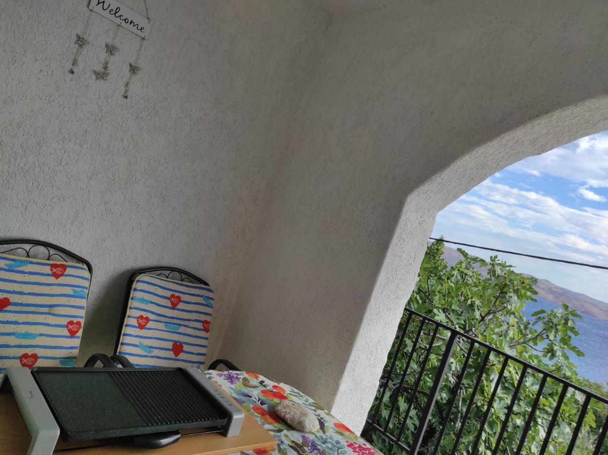 Romantic Sonja, Beachfront Appartement
