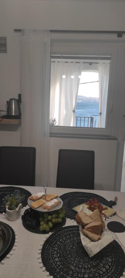 Romantic Sonja, Beachfront Appartement