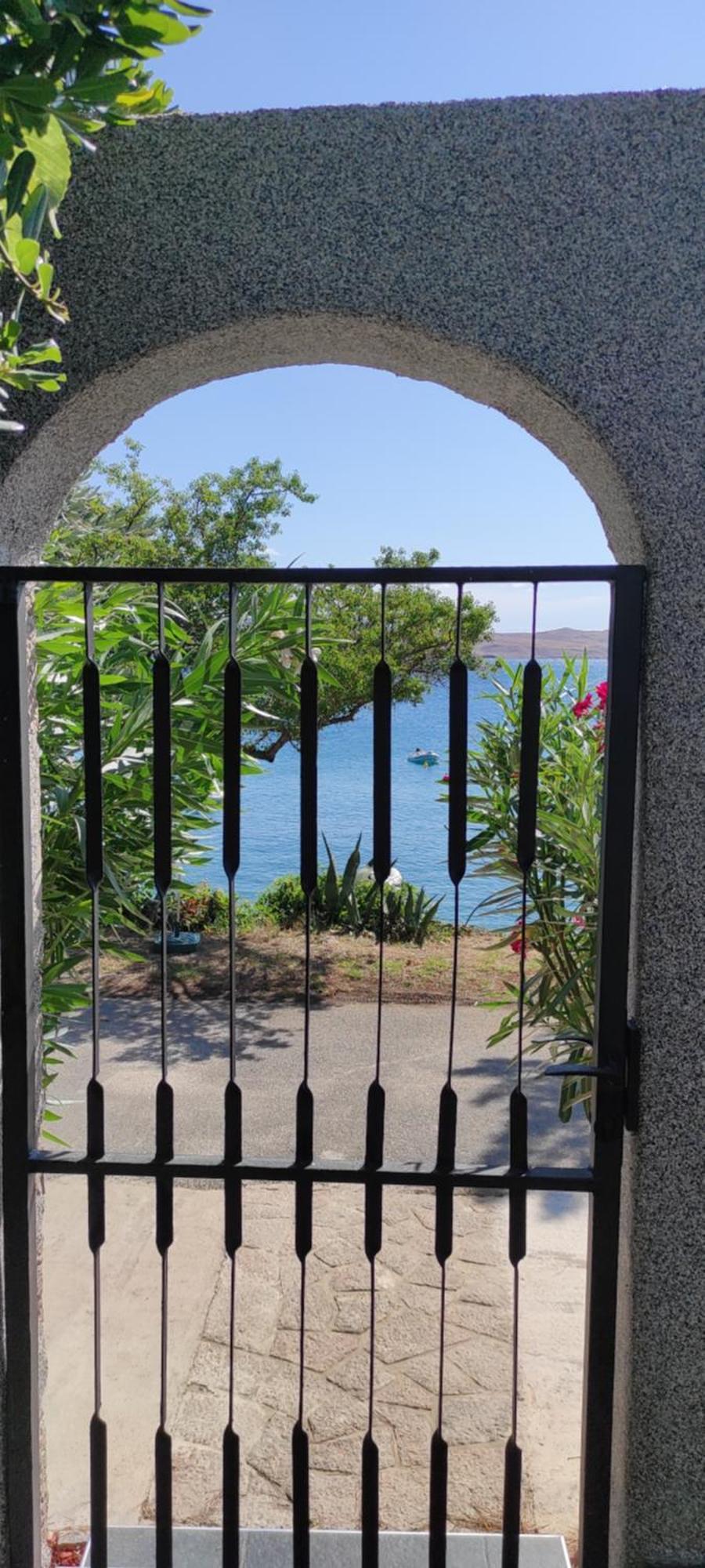 Appartement Romantic Sonja, Beachfront Cesarica