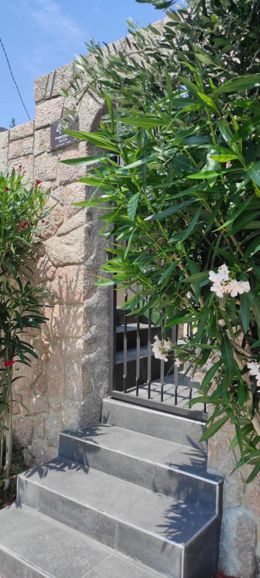 Romantic Sonja, Beachfront Appartement Cesarica